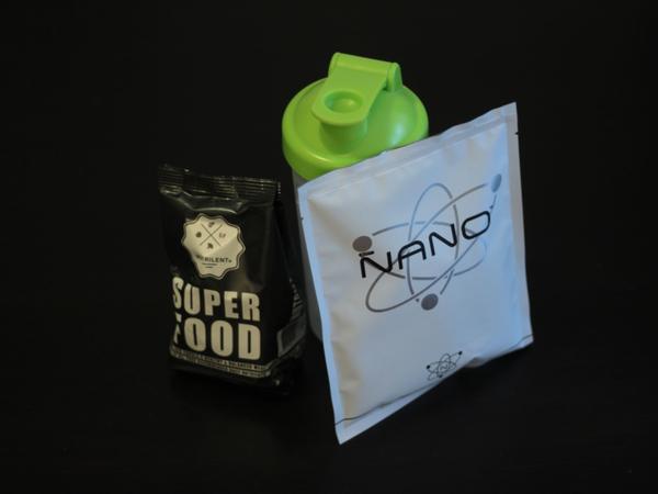 Size comparison between Nano and Nutrilent bags which actually hold more or less the same amount of powder.